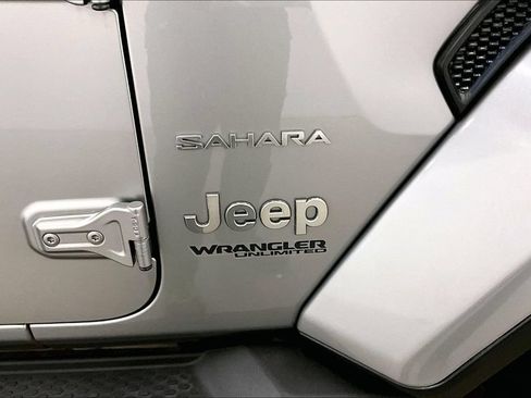 Used 2019 Jeep Wrangler Unlimited Sahara AWD/4WD image 24