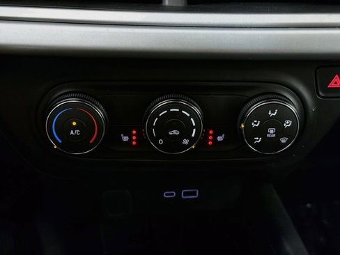 Used 2025 Chevrolet Trax RS w/ Driver Confidence Package FWD image 16