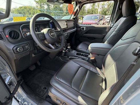 Used 2026 Jeep Wrangler Unlimited Rubicon w/ Technology Group AWD/4WD image 20
