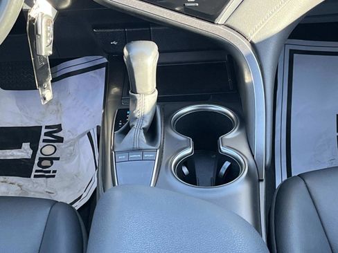 Used 2023 Toyota Camry SE image 16