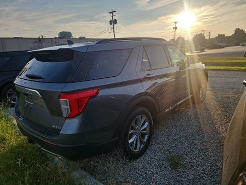 Used 2023 Ford Explorer XLT w/ Equipment Group 202A AWD/4WD image 10