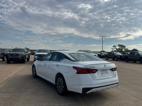 Certified 2025 Nissan Altima 2.5 SV FWD image 16