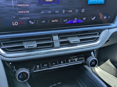 Used 2026 Chevrolet Equinox EV LT image 18