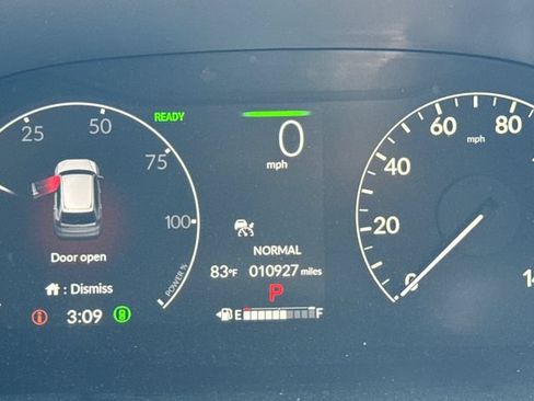 Used 2025 Nissan Rogue S AWD/4WD image 18