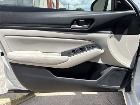 Used 2024 Nissan Altima 2.5 SV w/ SV Premium Package image 18