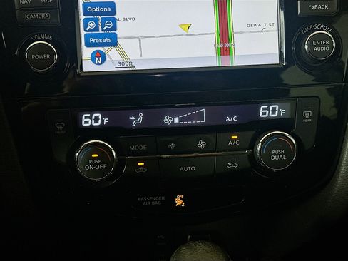 Used 2015 Nissan Rogue SL FWD image 23