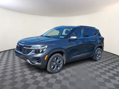 Used 2024 Kia Seltos S AWD/4WD image 3