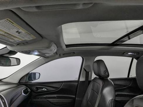 Used 2018 Chevrolet Equinox Premier FWD image 16