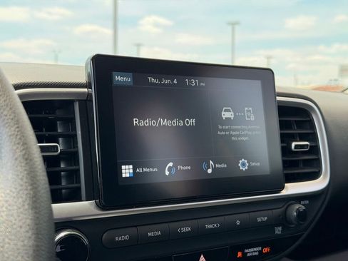 Used 2023 Hyundai Venue SE w/ Cargo Package FWD image 17