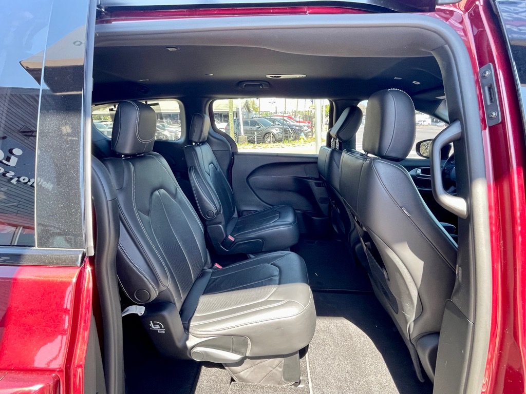 Used 2018 Chrysler Pacifica Touring-L w/ Premium Audio Group FWD image 20