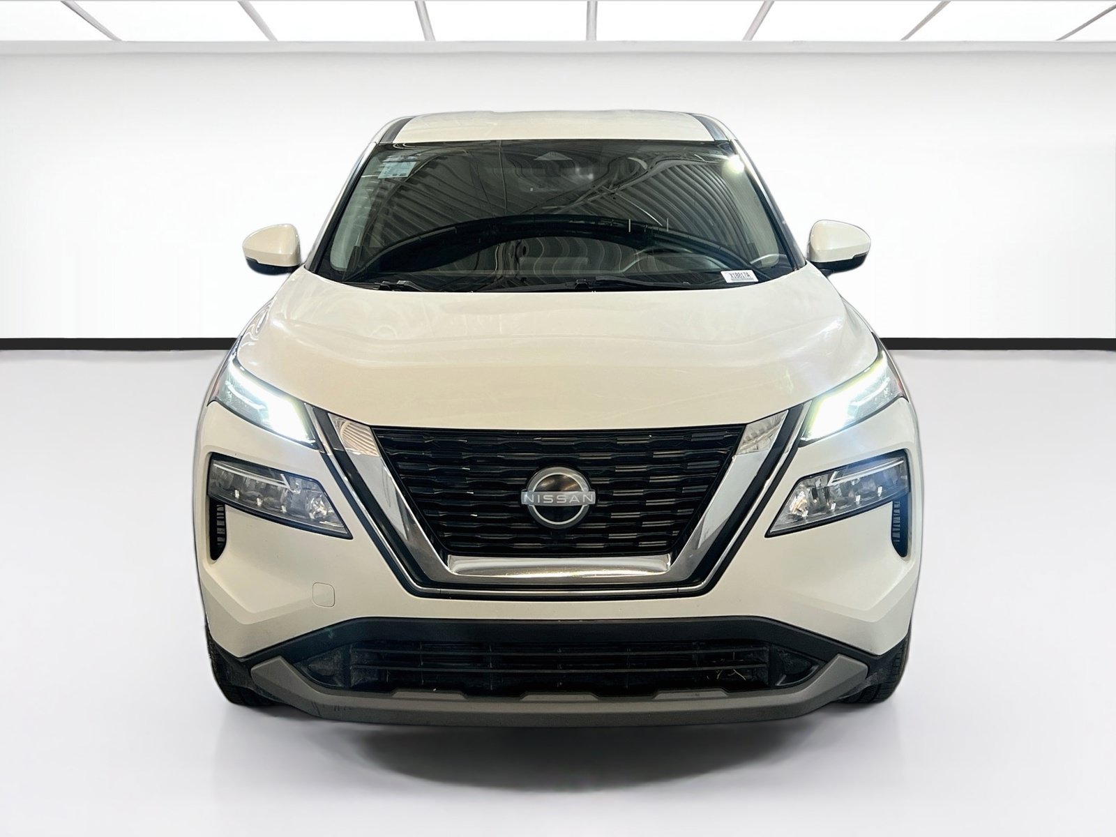 Used 2023 Nissan Rogue SV FWD image 2