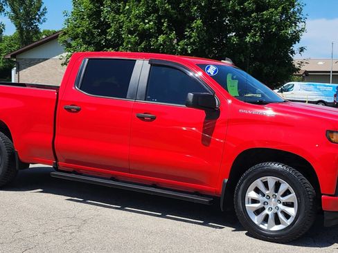 Used 2019 Chevrolet Silverado 1500 Custom w/ Custom Value Package AWD/4WD image 2