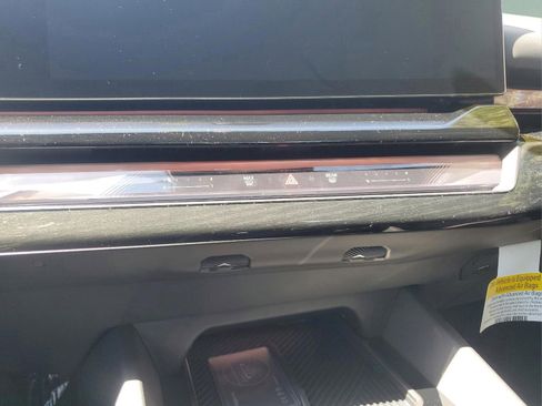 Used 2025 BMW i5 eDrive40i w/ Premium Package image 28