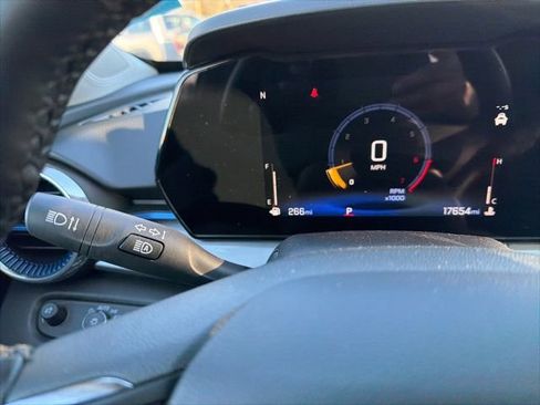 Used 2025 Chevrolet Trax LT w/ LT Convenience Package image 36