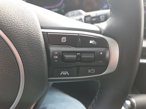 Used 2025 Kia Sportage EX image 40