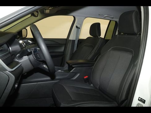 Used 2023 Jeep Grand Cherokee Laredo RWD image 11