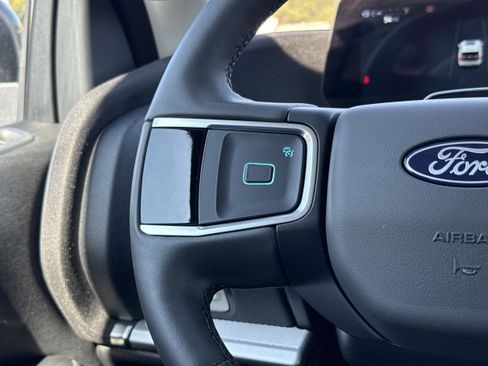 Used 2025 Ford Expedition Active image 16