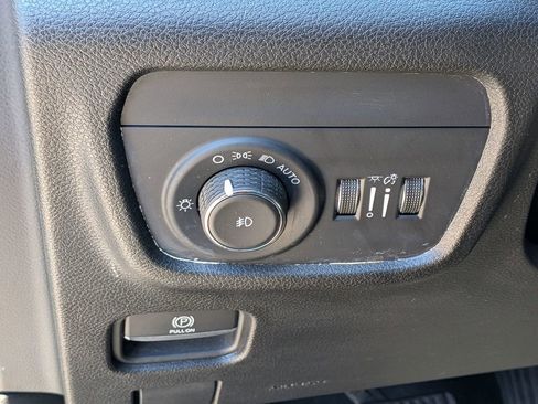 Used 2023 Jeep Grand Cherokee Limited w/ Black Appearance Package image 15