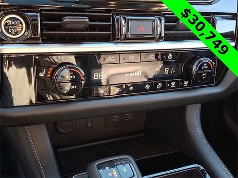 Used 2023 Nissan Pathfinder SL w/ SL Premium Package image 17