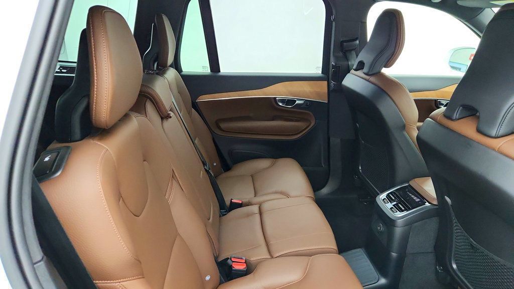 Used 2025 Volvo XC90 T8 Plus w/ Protection Package Premier AWD/4WD image 23