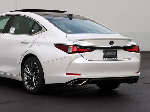 New 2025 Lexus ES 350 Ultra Luxury image 9