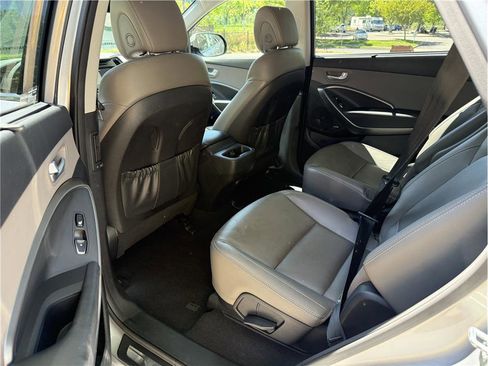 Used 2017 Hyundai Santa Fe Limited FWD image 11