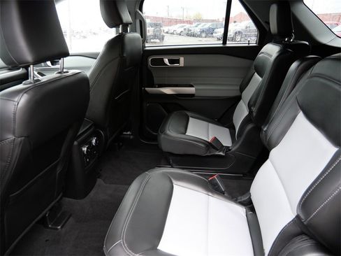 Certified 2022 Ford Explorer XLT w/ Equipment Group 202A image 11