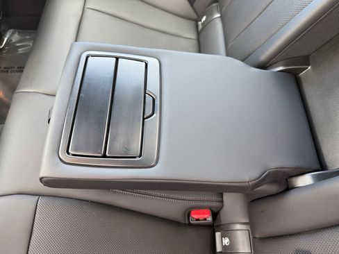 Used 2023 BMW 330i xDrive Sedan w/ Premium Package image 17