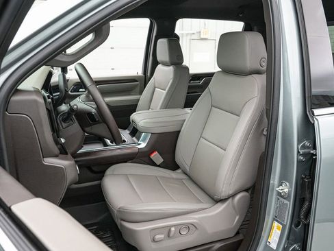 Used 2025 GMC Sierra 2500 SLT w/ SLT Premium Package image 12