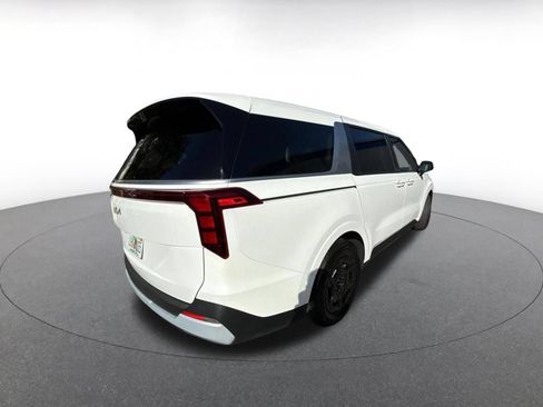 Used 2026 Kia Carnival FWD image 8