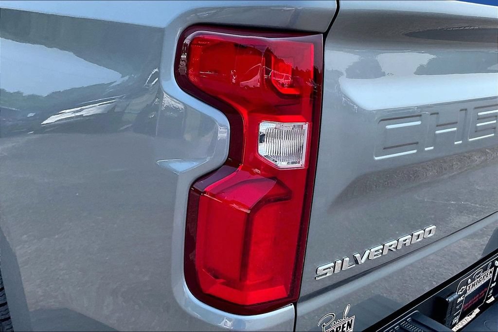Used 2025 Chevrolet Silverado 1500 RST AWD/4WD image 24