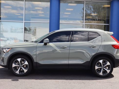 Used 2024 Volvo XC40 B5 Plus AWD/4WD image 2