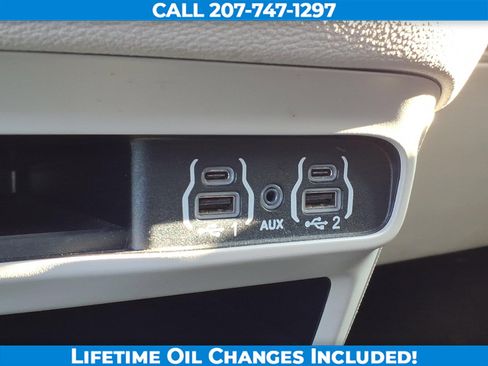 Used 2024 Chrysler Pacifica Select FWD image 18