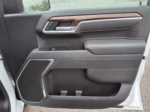 Used 2025 GMC Sierra 1500 Elevation image 14