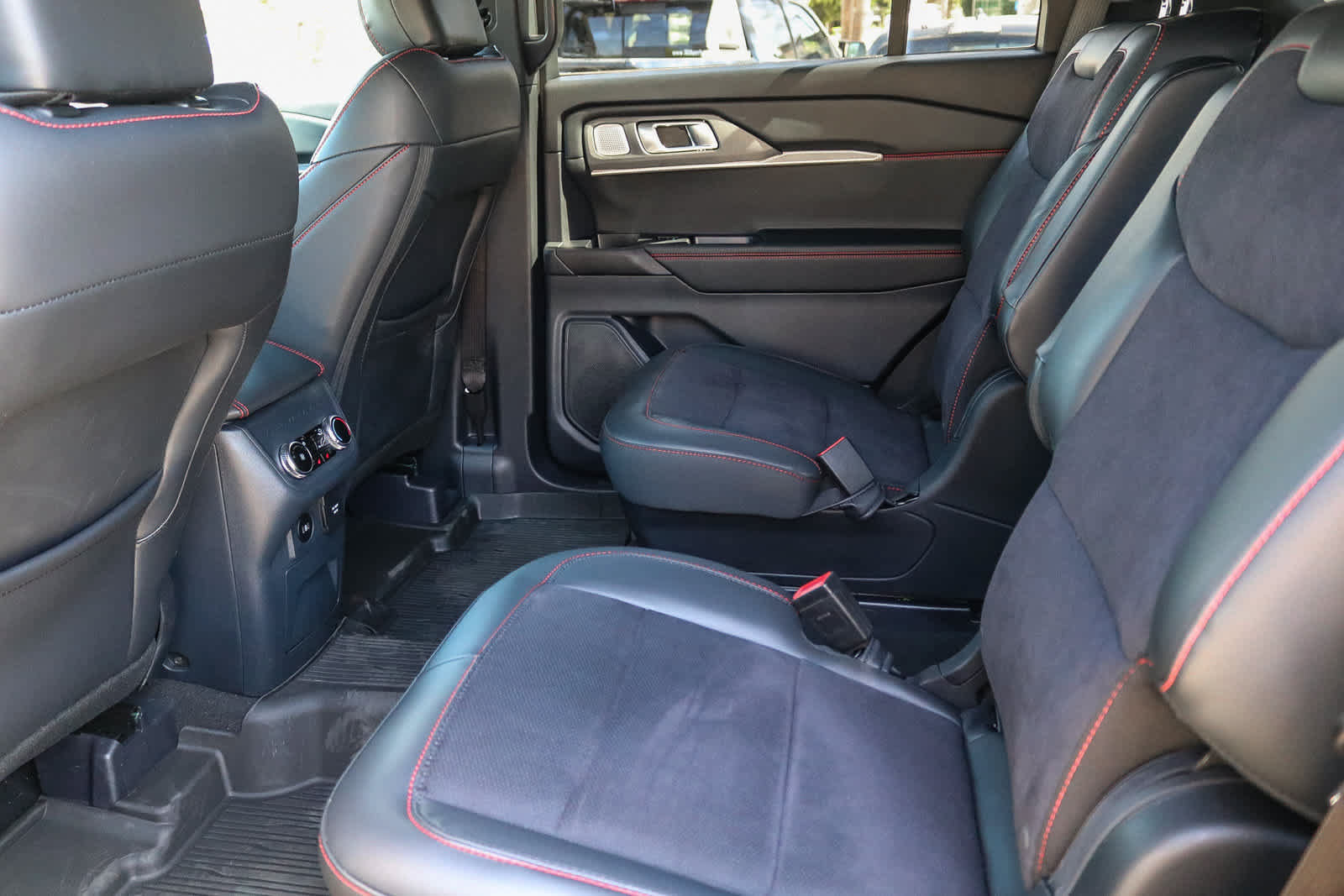 Used 2026 Ford Explorer ST w/ Sun And Sound Package AWD/4WD image 16