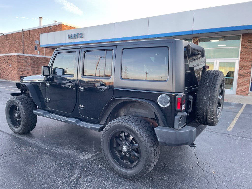 Used 2016 Jeep Wrangler Unlimited Sahara w/ Dual Top Group AWD/4WD image 3