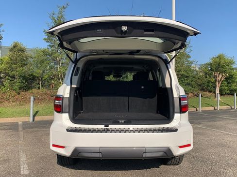 Used 2022 Nissan Armada SL w/ Captain's Chairs Package image 7