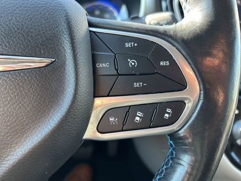 Used 2021 Chrysler Pacifica Touring-L w/ Premium & Safety Sphere Group image 18