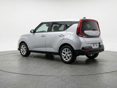 Used 2025 Kia Soul LX w/ LX Technology Package FWD image 6