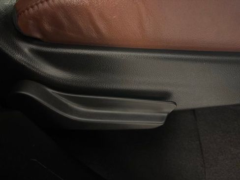 Used 2020 Cadillac Escalade Premium Luxury image 17