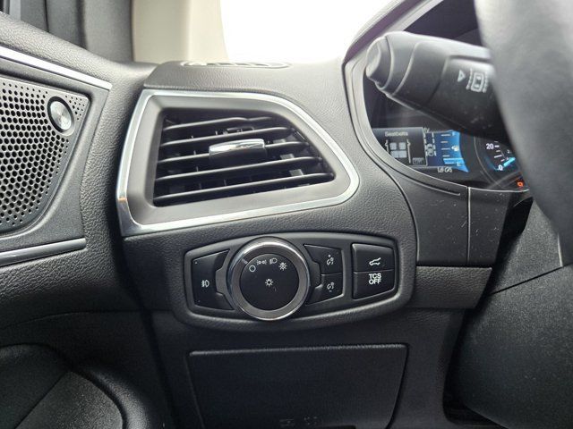 Used 2023 Ford Edge Titanium AWD/4WD image 24
