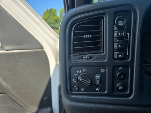 Used 2006 GMC Sierra 1500 SLE w/ Light Duty Power Package AWD/4WD image 15