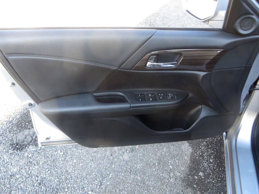 Used 2016 Honda Accord EX image 10
