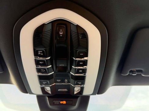 Used 2022 Porsche Macan S AWD/4WD image 32