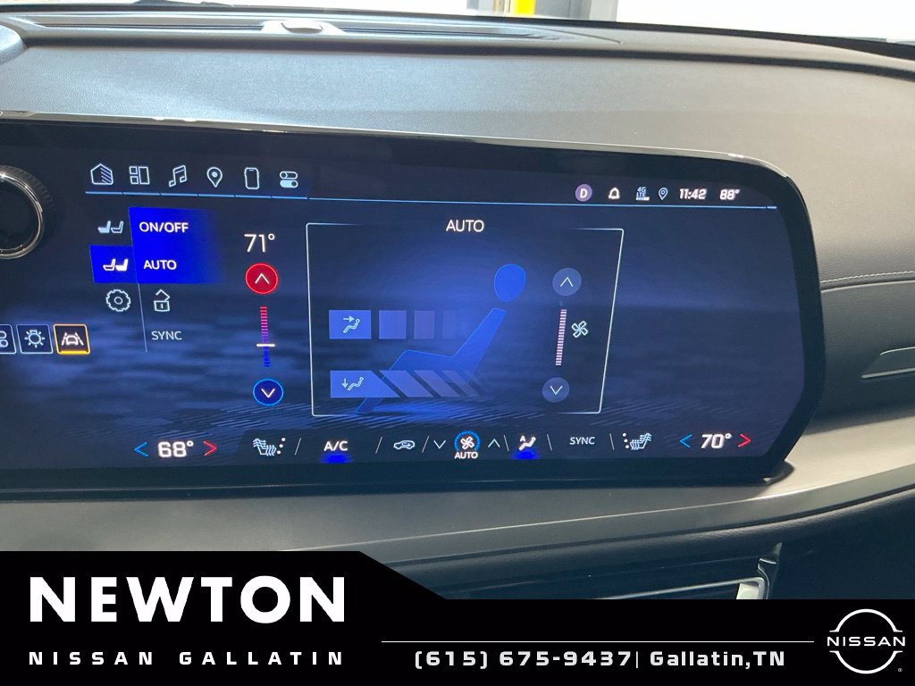 Used 2024 Chevrolet Traverse LT FWD image 12