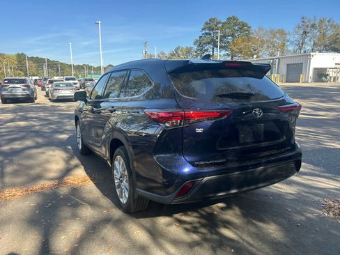 Used 2023 Toyota Highlander Limited image 2