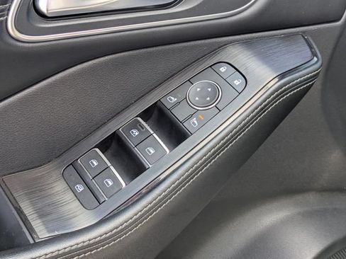 Used 2025 Nissan Rogue Platinum w/ Platinum Premium Package AWD/4WD image 13