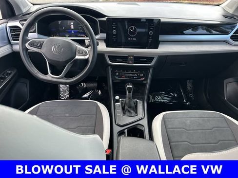 Used 2025 Volkswagen Taos SE FWD image 15