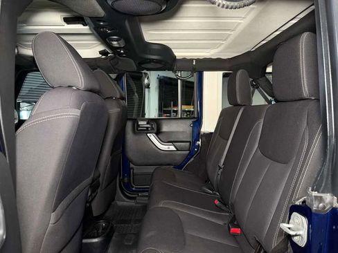 Used 2013 Jeep Wrangler Unlimited Rubicon w/ Connectivity Group AWD/4WD image 19