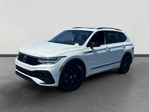 Certified 2024 Volkswagen Tiguan SE R-Line FWD image 1